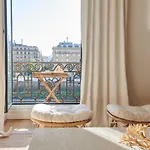 Deluxe Apt-views To Historic Maria Cristina Apartment
