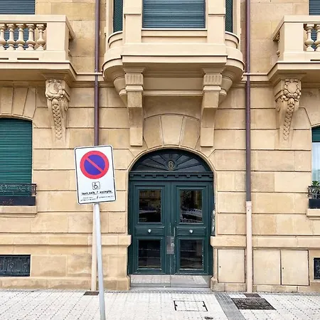 Deluxe Apt-views To Historic Maria Cristina *