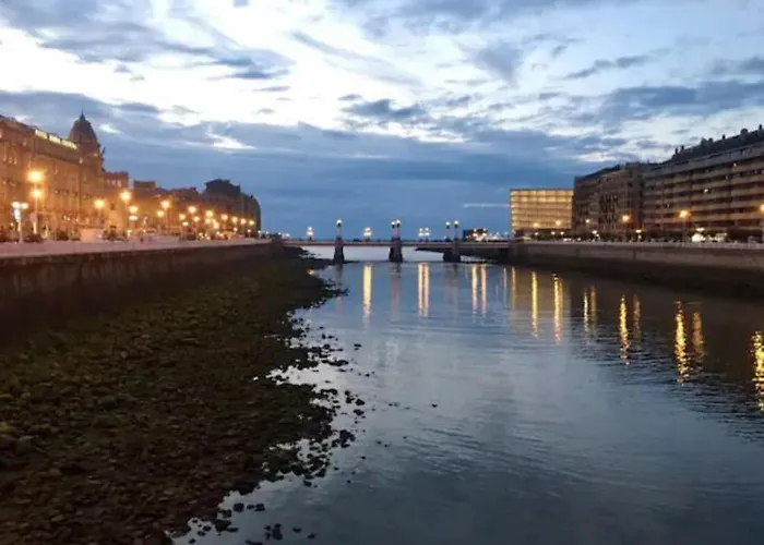 Deluxe Apt-views To Historic Maria Cristina Apartment *