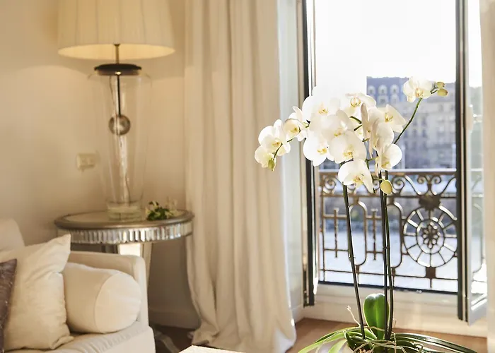 Deluxe Apt-views To Historic Maria Cristina Apartment