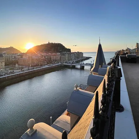 Deluxe Apt-views To Historic Maria Cristina *